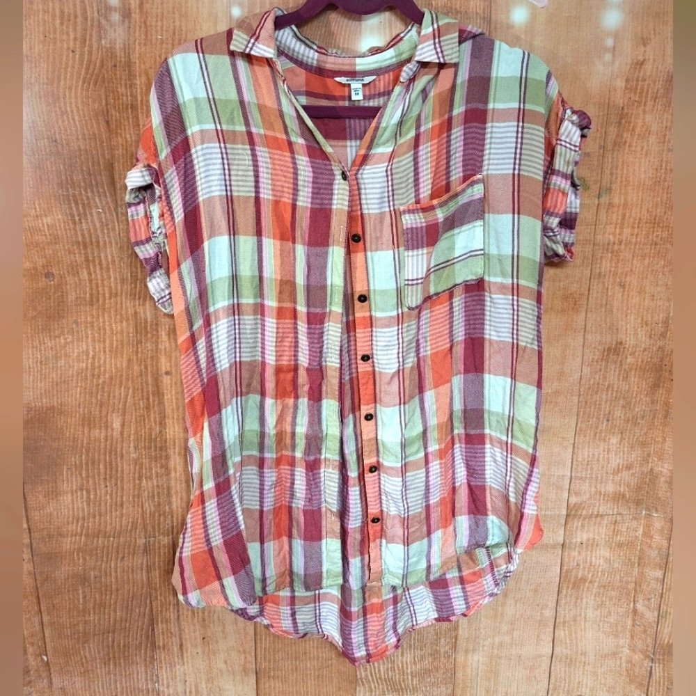 SONOMA SIZE MEDIUM SHORT SLEEVE BUTTON DOWN TOP